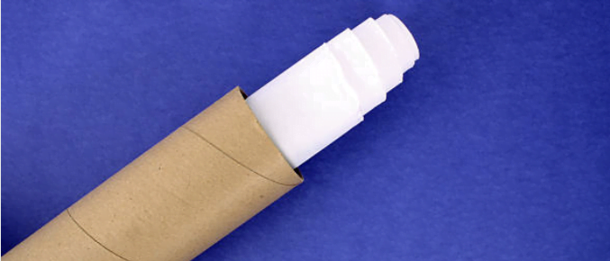 Jak wyprostować plakat zdrapkę po wyjęciu z tuby?