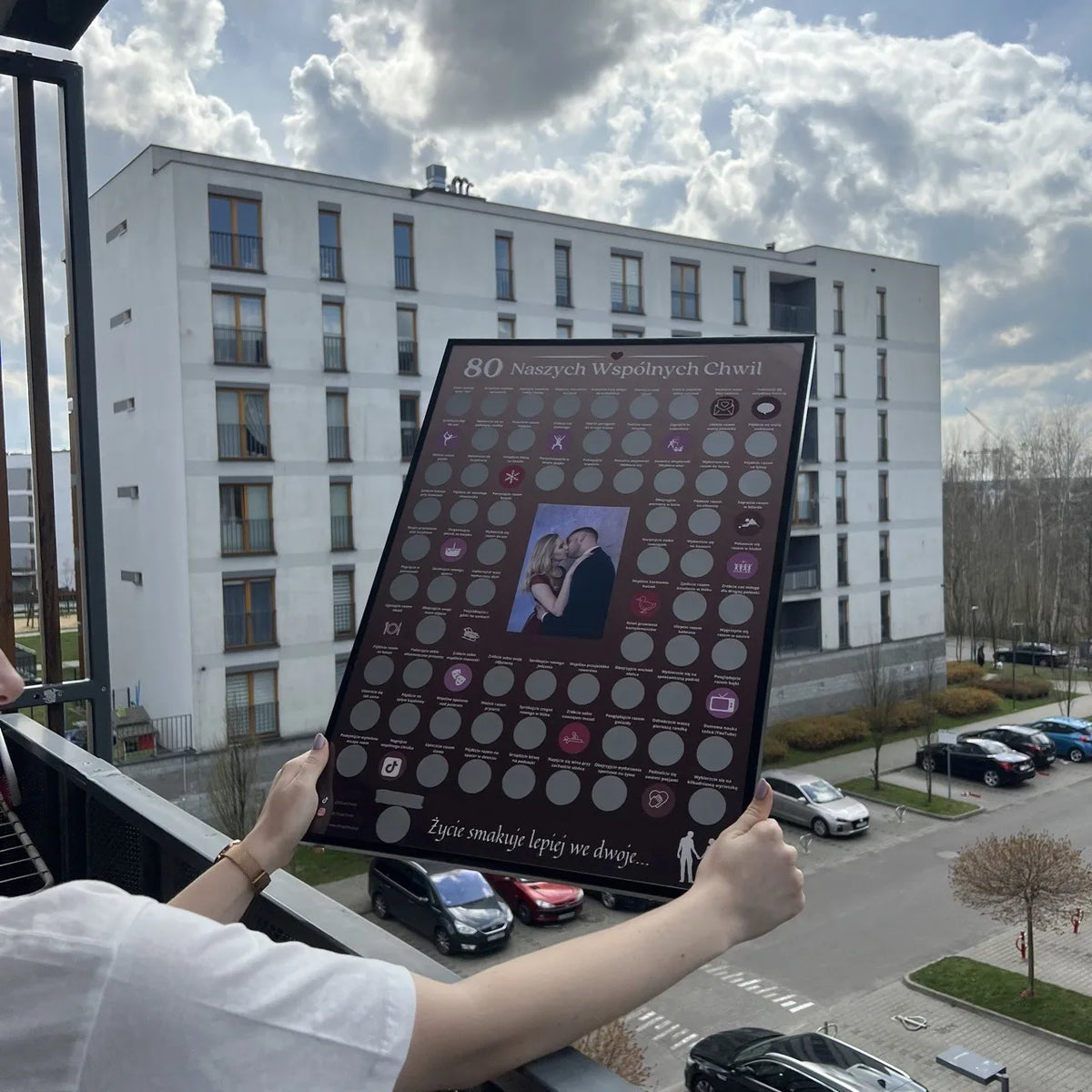 Jak oprawić plakat zdrapkę? 5 Najlepszych sposobów